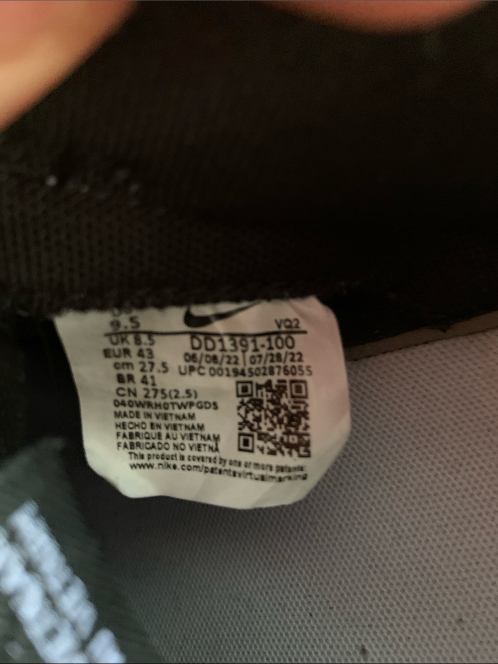 Nike Panda Dunks - Picture 3 of 3